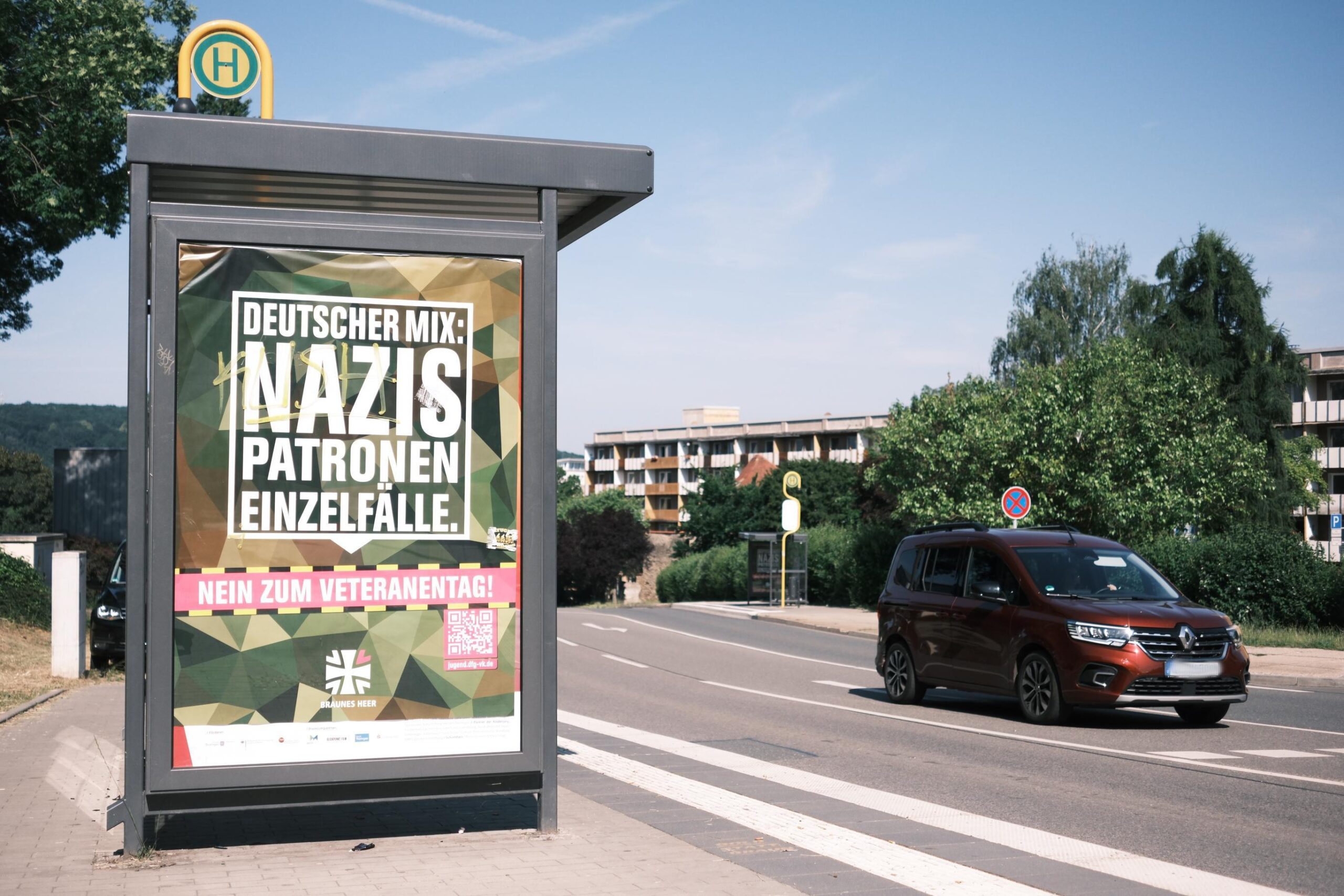 Plakat-Aktion zum ersten Nazi-nahen Veteranentag